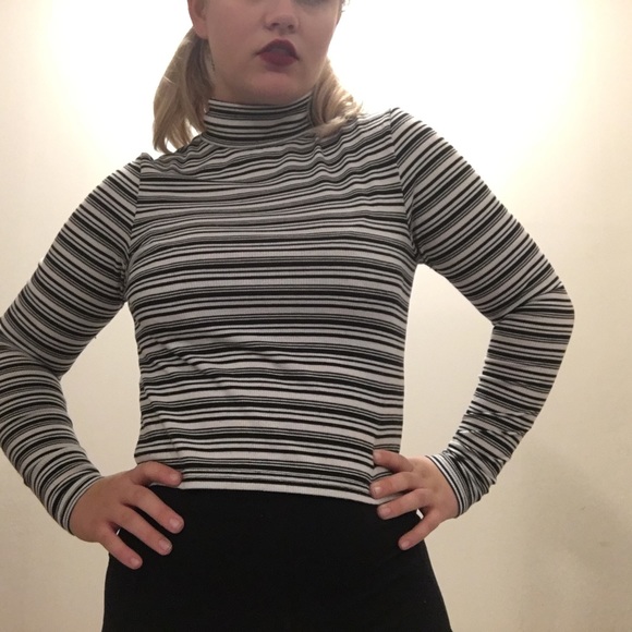 Stripped black and white turtleneck - Picture 3 of 4